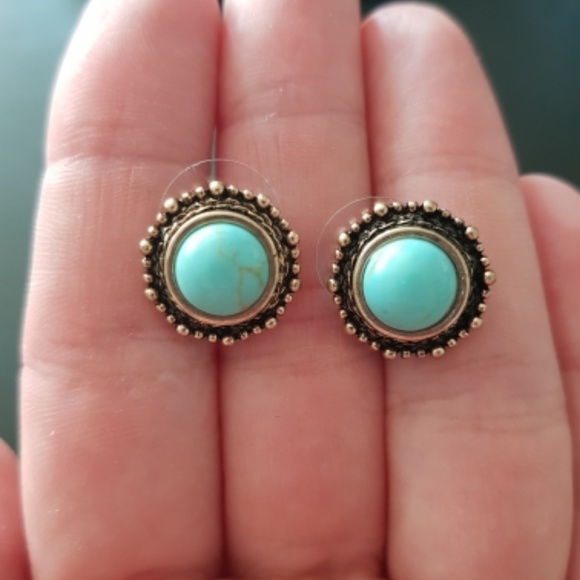 Just In🆕Acrylic Resin Designer Earrings - Picture 3 of 3